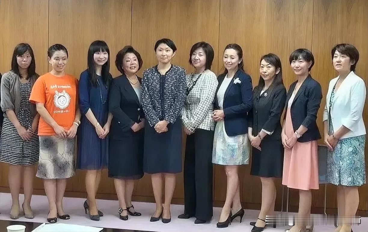 前首相小渊惠三的女儿小渊优子未来有望当自民党总裁并当日本首相吗？

小渊优子，前