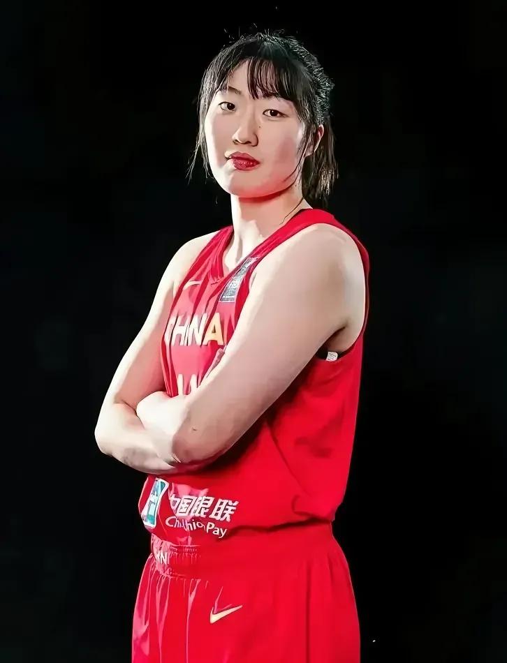 江苏女篮在与广东女篮的比赛中遭遇了一场惨败，。罗欣域好样的江苏女蓝领军人物直至国