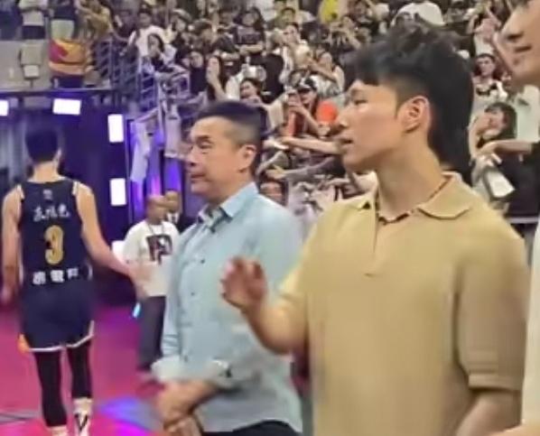陈海峰确立全新建队思路：去人情化，凭实力论长短
 
广东宏远新任负责人陈海峰对外