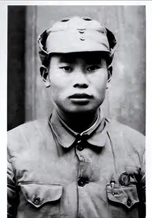 1936年，杨得志拿下了曲子镇，俘虏了马家军悍将冶成章，结果冶满口不服气，见到杨