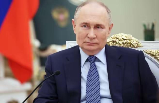 就连中方也未曾预料：普京突然宣布停火，无异于在特朗普身后出手。

普京这一手确实