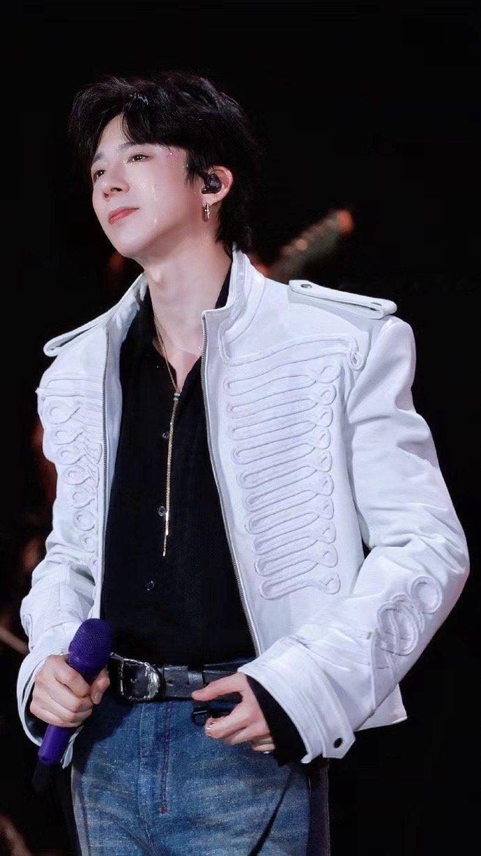 刘宇宁落泪神图一眼宁泪 刘宇宁落泪神图，一眼宁泪，谁懂我们老大嘴硬心软，最先掉眼