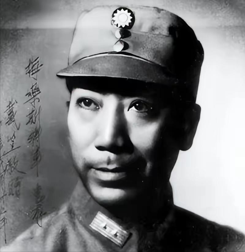 戴笠：国民党军统特务头子，他可谓心狠手辣，杀人不眨眼
他在北京大汉奸汪时璟家摆“