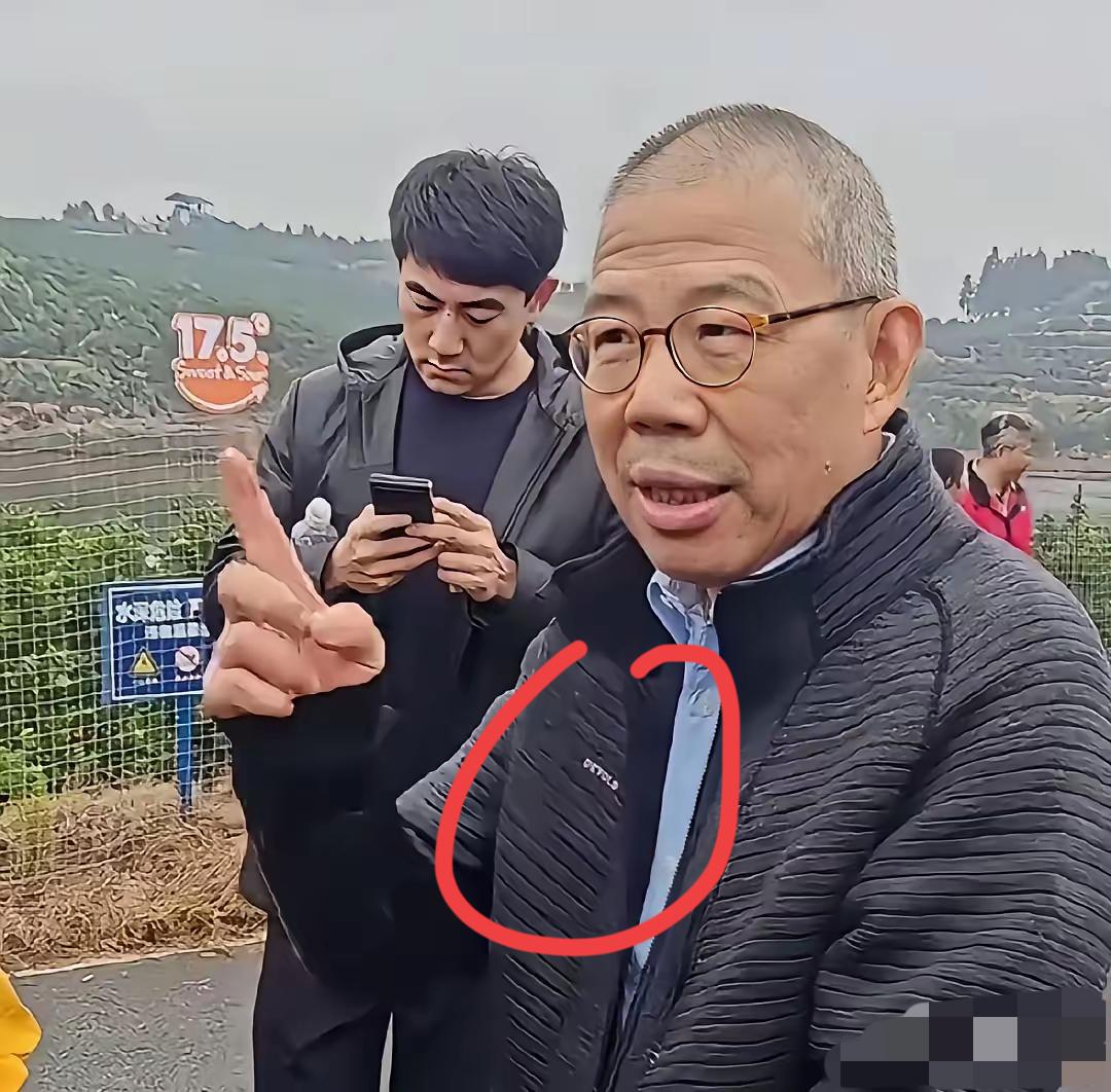 钟睒睒衣服是什么牌子的，应该挺贵的