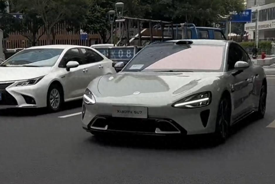 #小米汽车能不能做起来?#在宣布造车1000天后，小米汽车首款车型将于12月28
