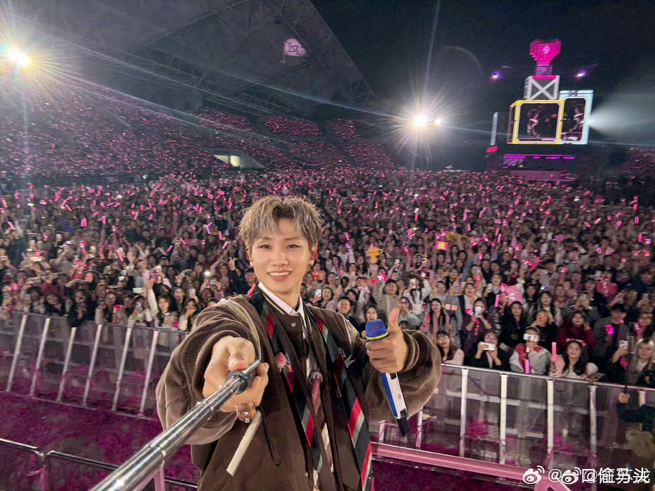 汪苏泷你没按格式只能说汪苏泷自带搞笑体质，瞬间变成全网玩梗现场。不按格式就算了，