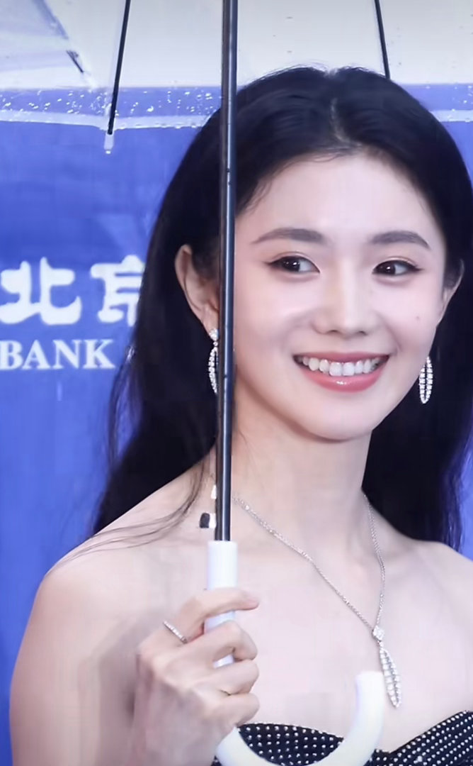 刘浩存演消失的人自己也被吓到 北影节采访里她说，拍的时候有些戏份真的被吓到了，不