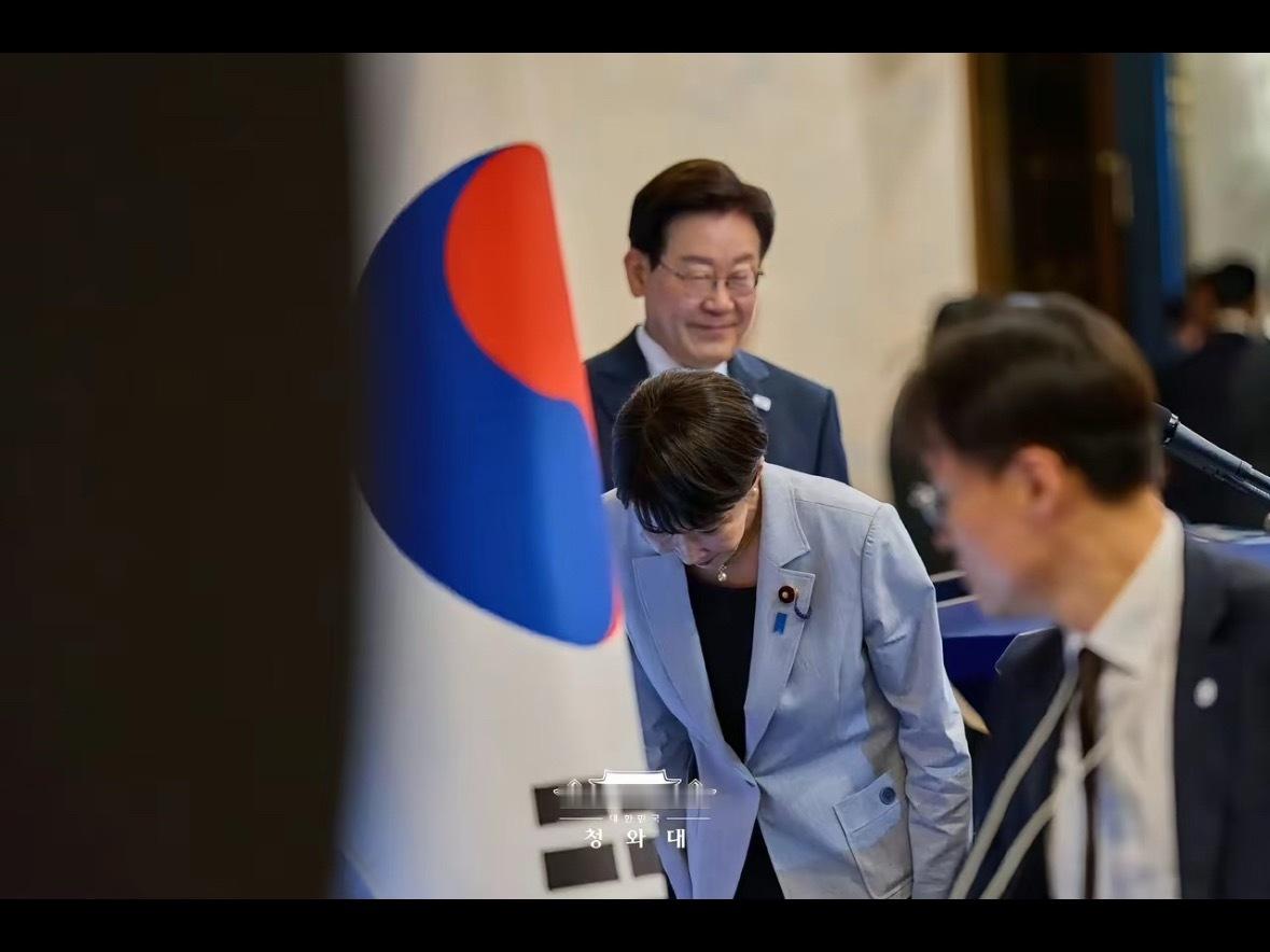 尹锡悦单人牢房视频首次公开尹锡悦一审被判30年这张照片，韩国终于大仇得报！202