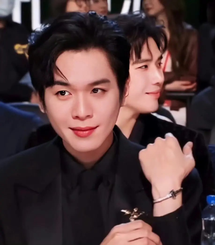 王安宇真的不是长脸版张若昀吗看大侦探有感，不是脸盲都觉得像 