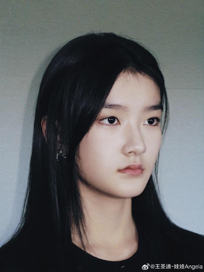 内娱10花堂堂来袭！你买股谁？王圣迪：2010年《隐秘的角落》《默杀》《刺杀小说