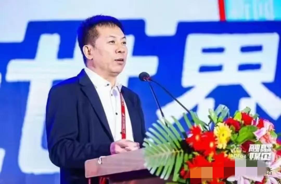 黑龙江广电网络原董事长赵鸿洋落马！吉大毕业高材生，今年61岁
照片中的这个人，身