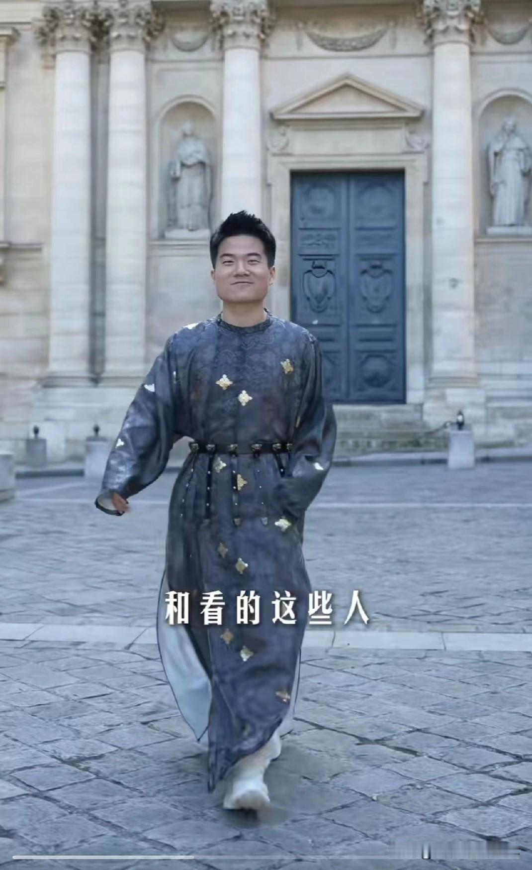 那个卖老粗布的商家到底还是交底了。

客服直接盖章确认，与辉同行卖的款式真不是市