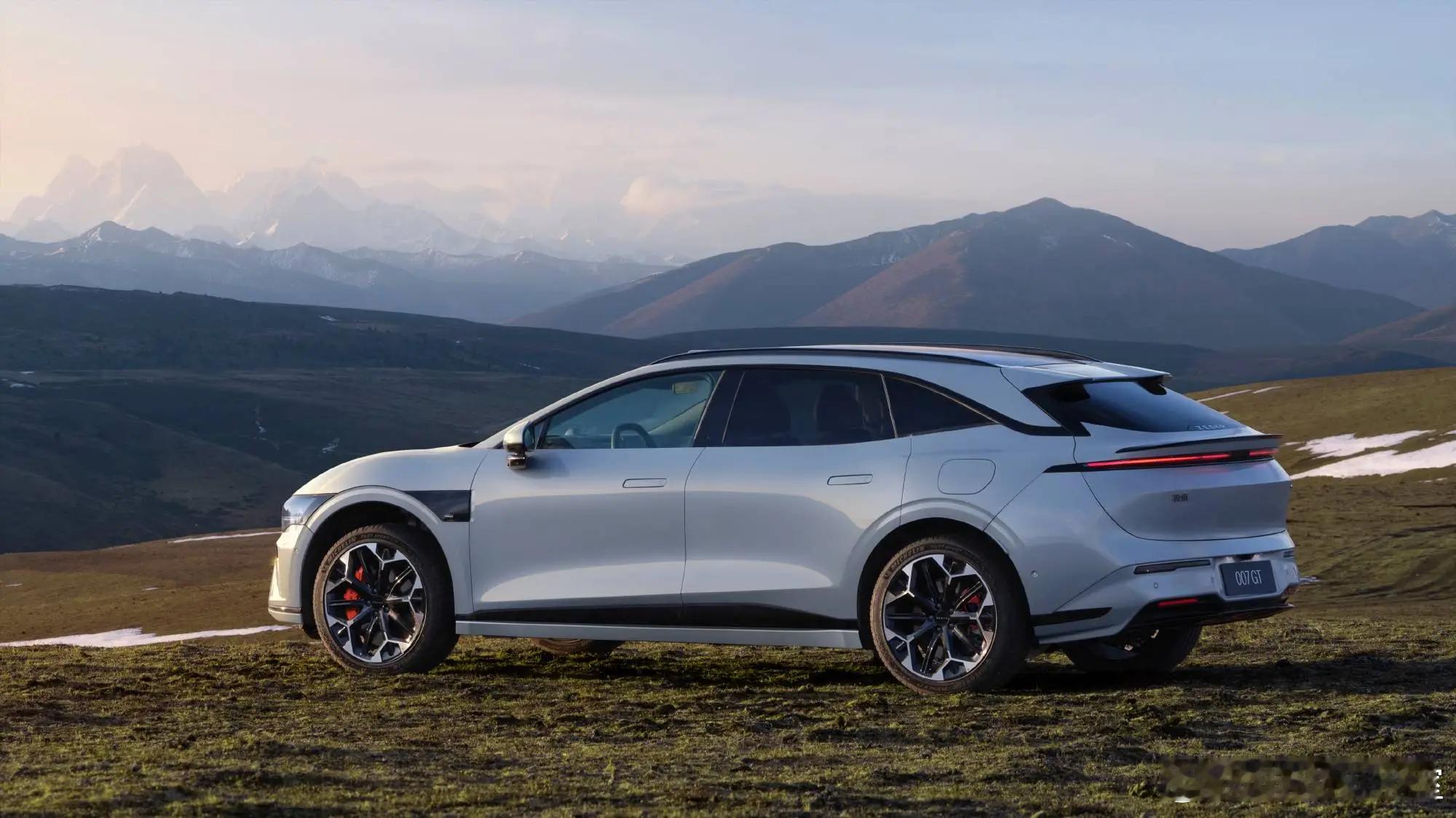 阿维塔06T的谍照发布了，简单处理了一下，实车的姿态估计就是八九不离十了，整体的