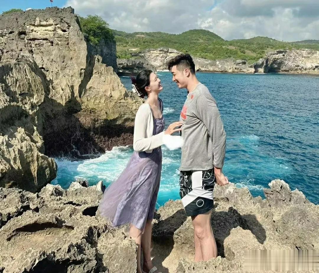 28岁张常宁把老公吴冠希当成了宝，更是对富商婆婆毕恭毕敬，非常孝顺。有婆婆的经济