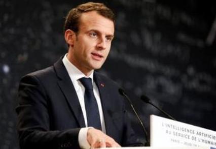 翻脸比翻书快！
马克龙刚回国就放狠话！


马克龙的话，
透着一股刻意的强硬。