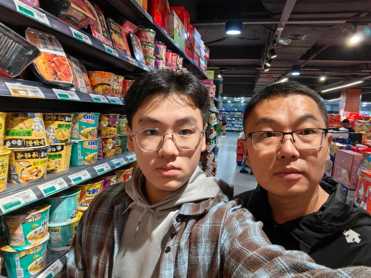 初中开学，不得已跟我的饭搭子分开住了，今天是整整第二十天。凑巧老师出去培训，放假