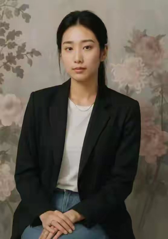 网友太有才了 直接对照慈禧太后的照片合成出了慈禧现代装 