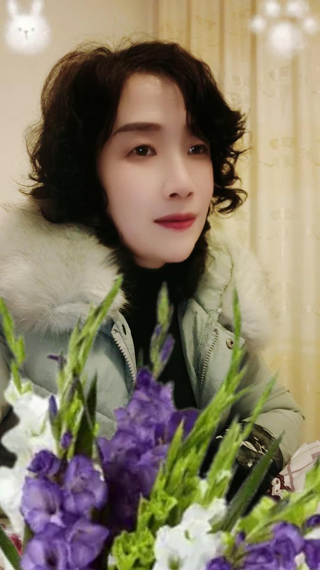 换了个发型，人换老了，😄😃，管他老不老，开心快乐最好，