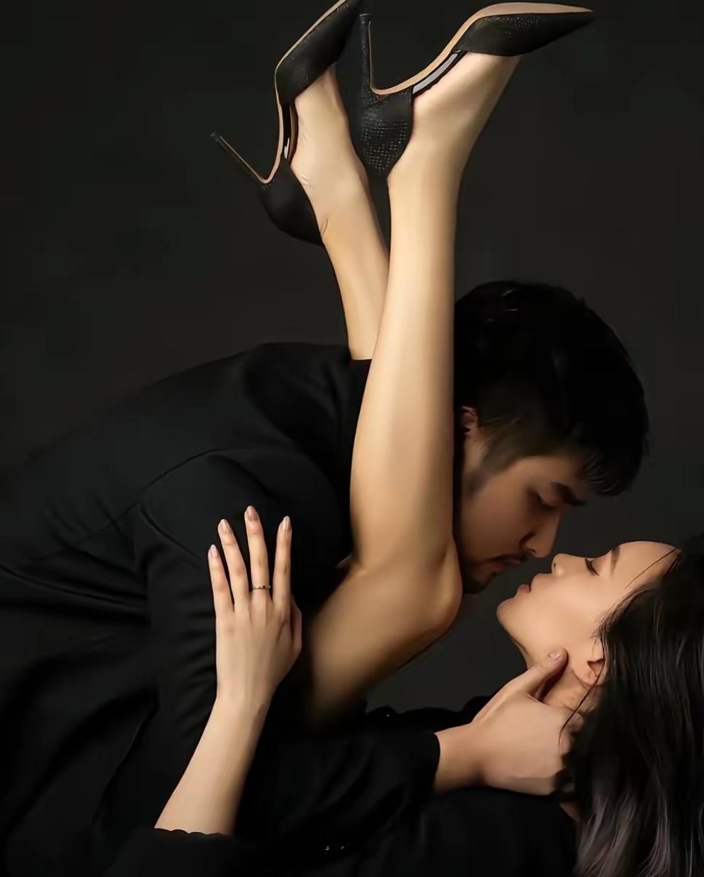 古话说，床上无君子，榻上无淑女

想想还是很有道理，晚上下班回到家，洗个舒服的澡