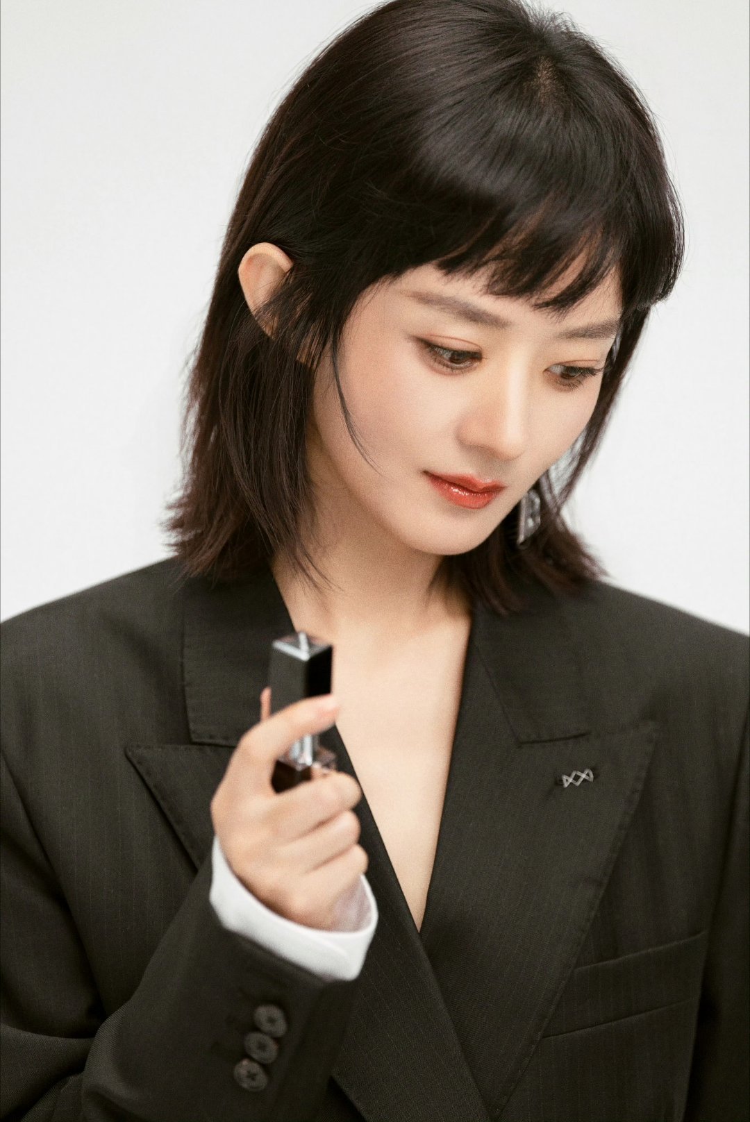 赵丽颖狗啃刘海我老婆好美，什么发型都能完美驾驭 