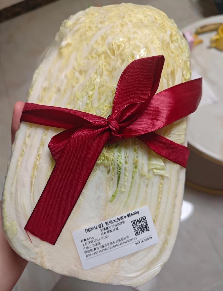 专门说给山东老乡听，咱山东的大白菜到了广东，那待遇可是大不一样。普通的大白菜，在