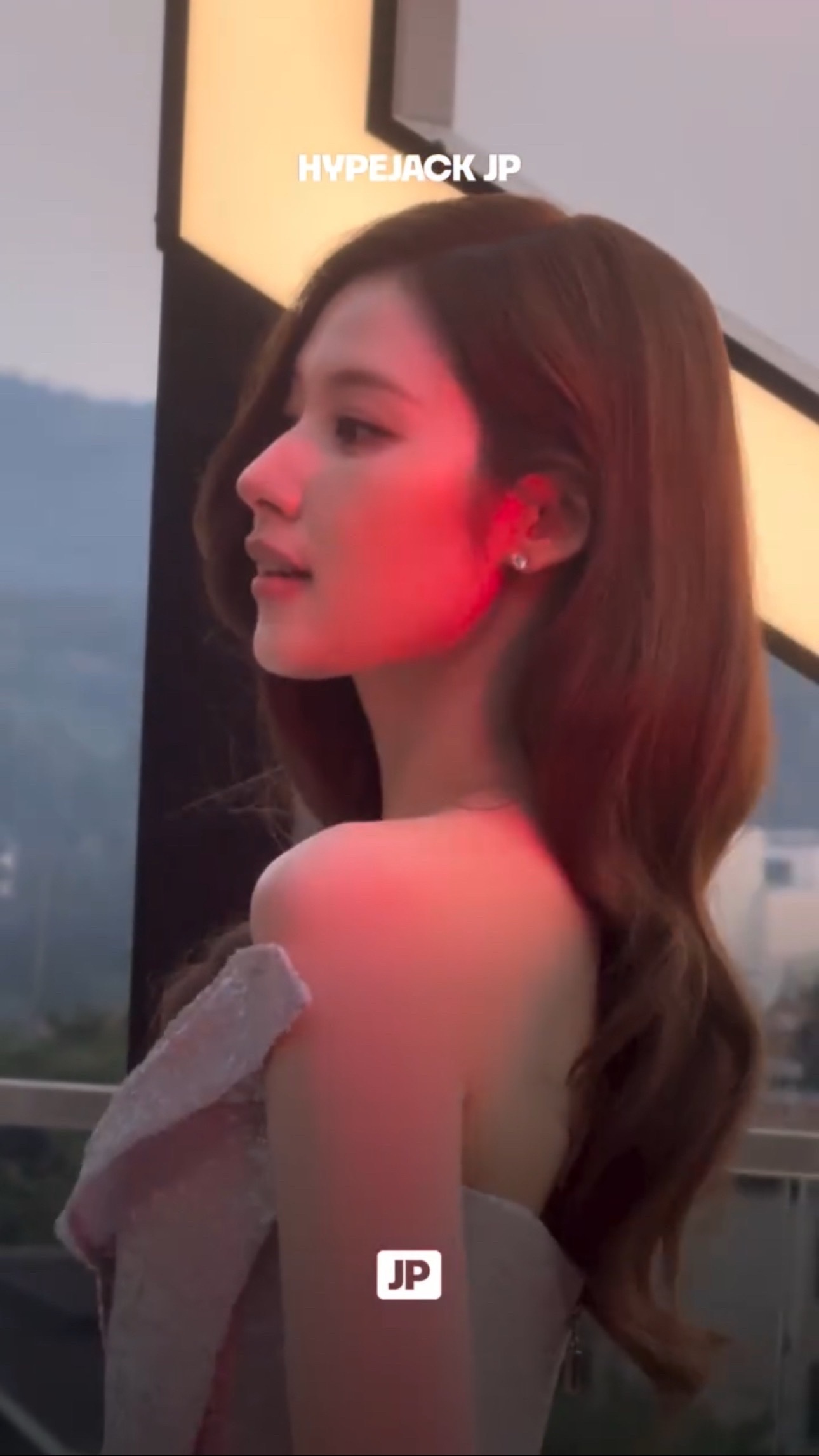 她绝对会妖术吧…昨天俊美锋利狐狸神的法力用光了所以今天变成了脸颊肉鼓鼓的小麻薯耗