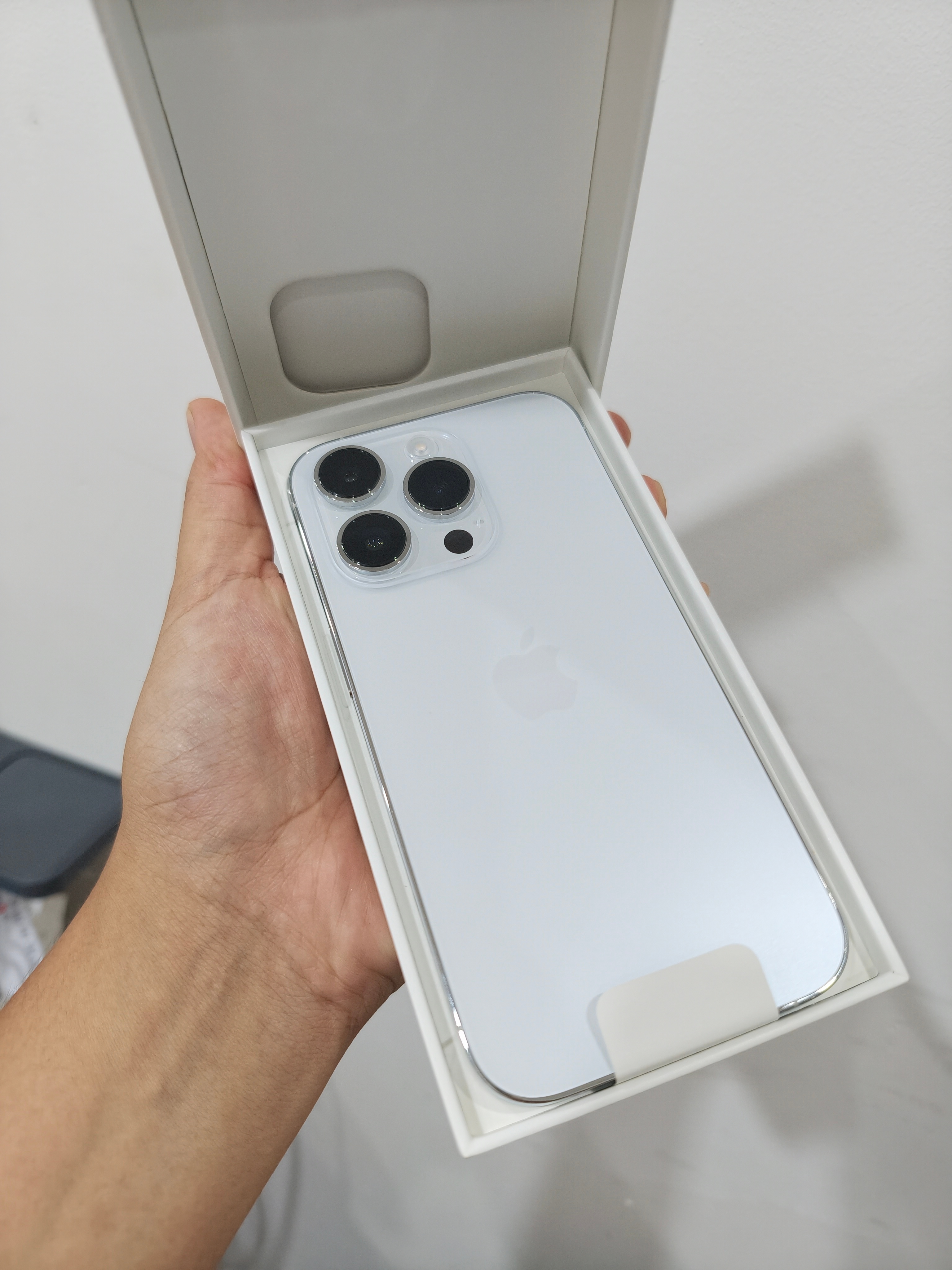极品，极品，极品！充电仅2次的 iPhone 14Pro 港版双卡 512G 了