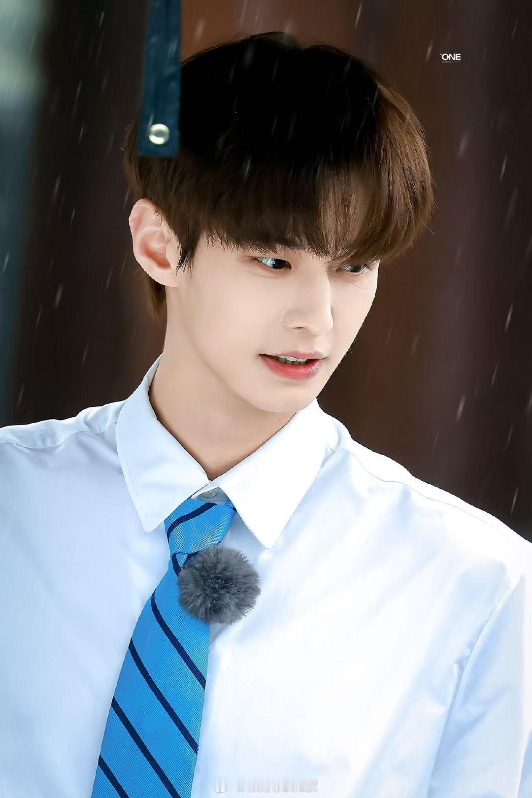 何与hi6上班男大感何与hi6上班帅成啥样了 何与hi6上班路透每一帧都好帅，干