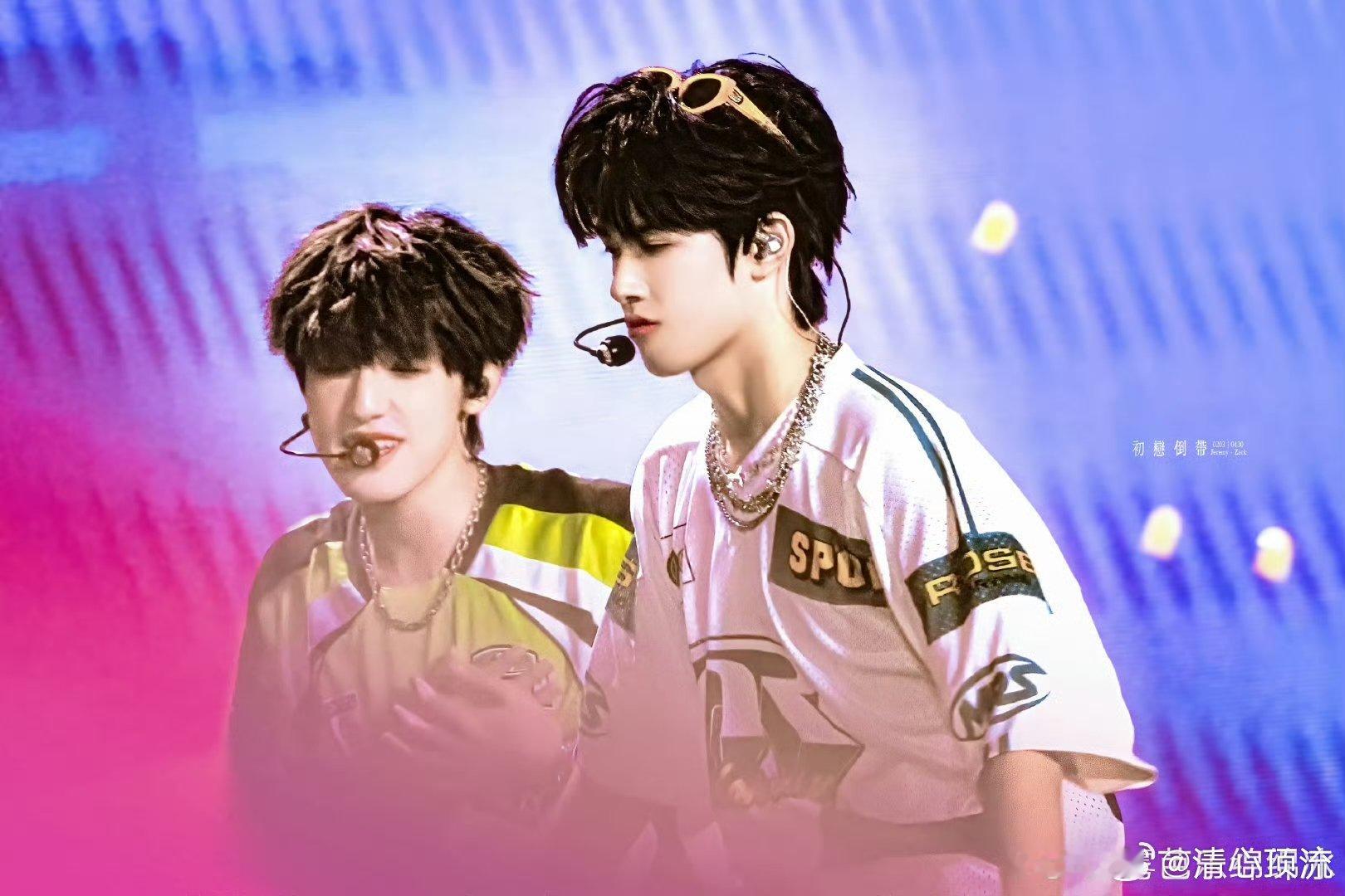 张泽禹张极的“家长式反差”，是少年感与成熟感的奇妙融合。他们用最真实的状态告诉我