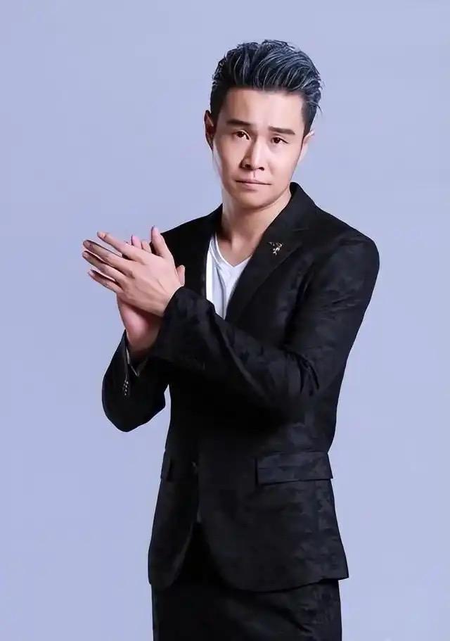小沈阳女儿迷你专辑售价曝光，一张歌曲专辑售价是73元，邮费是26元。这在歌手专辑