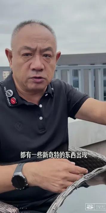 我们大家看看这位老弟猛一看，真象一个名人，这个名人是以色列人，这个人被称作是巴勒
