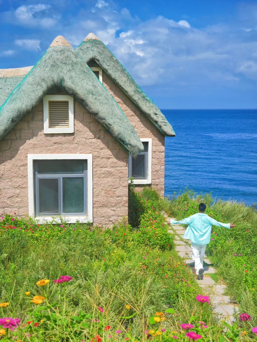 在山海间的草屋巷陌，邂逅慢时光的诗意