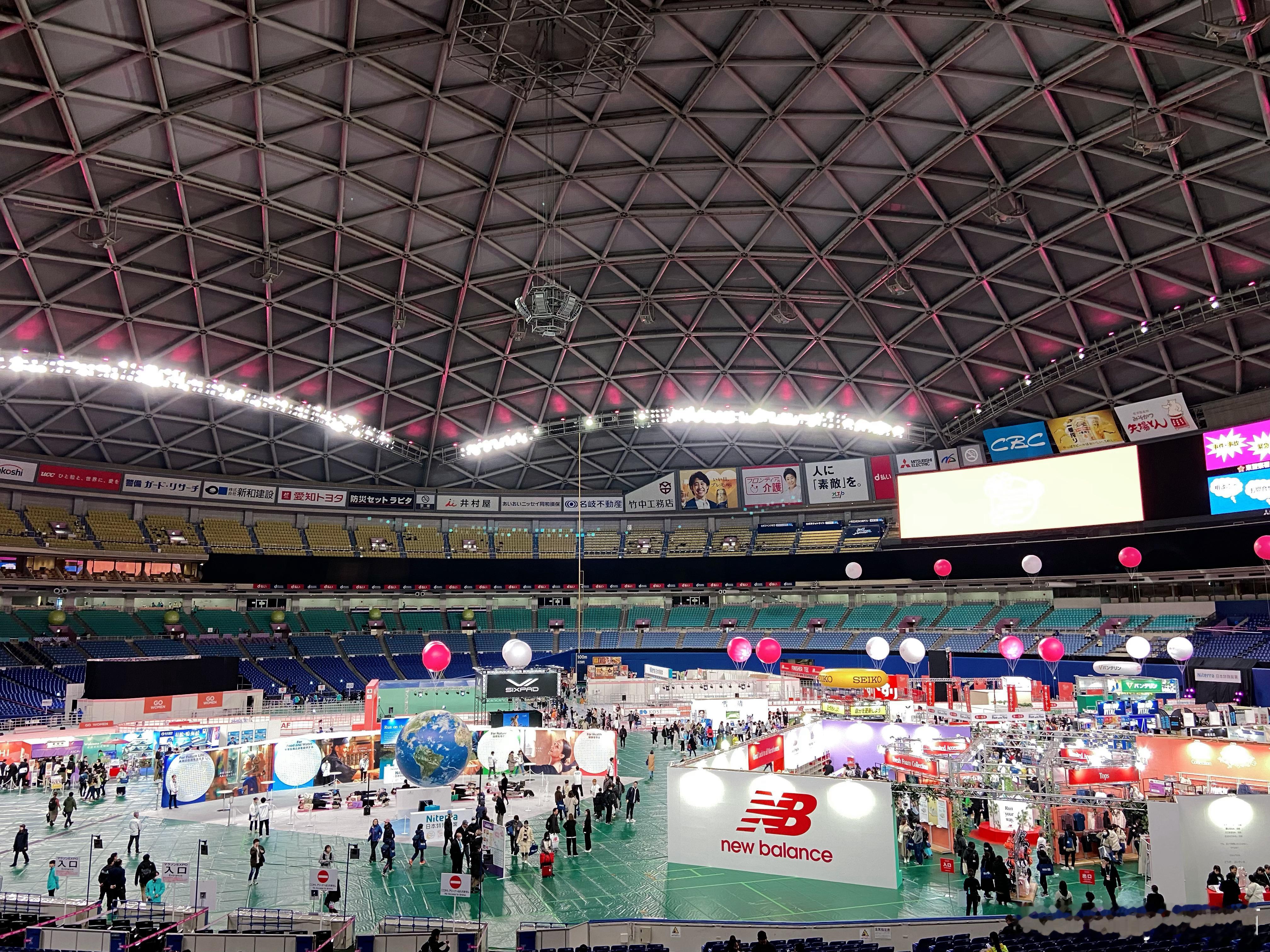 终于来参加这场世界最有名的白金标赛事名古屋女子马拉松[哇]和近2万名美女小姐姐们