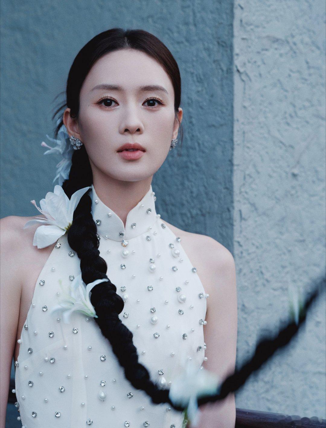 #童瑶1米5长辫# 央视秋晚造型1米5长辫好美！月上中秋，云鬓花颜，一身缀满珍珠