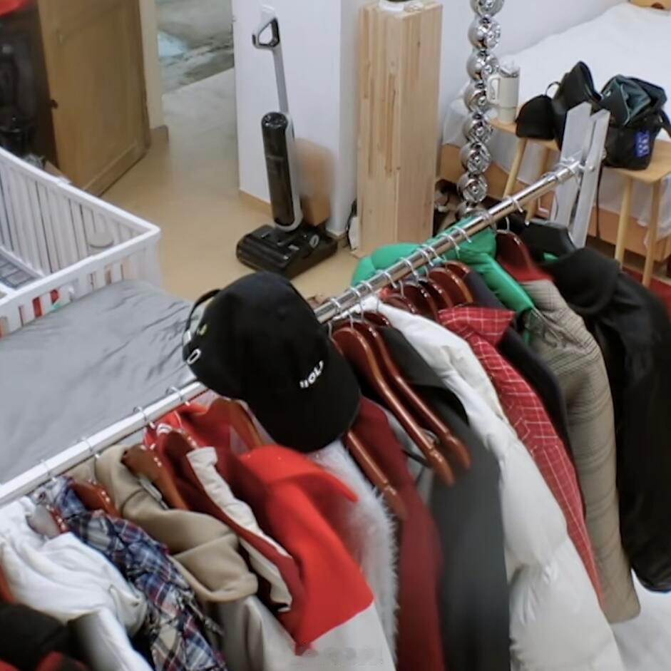 十个勤天[超话]一对比小何的衣架都很高级看到故乡长卷啦何浩楠｜十个勤天｜种地吧 