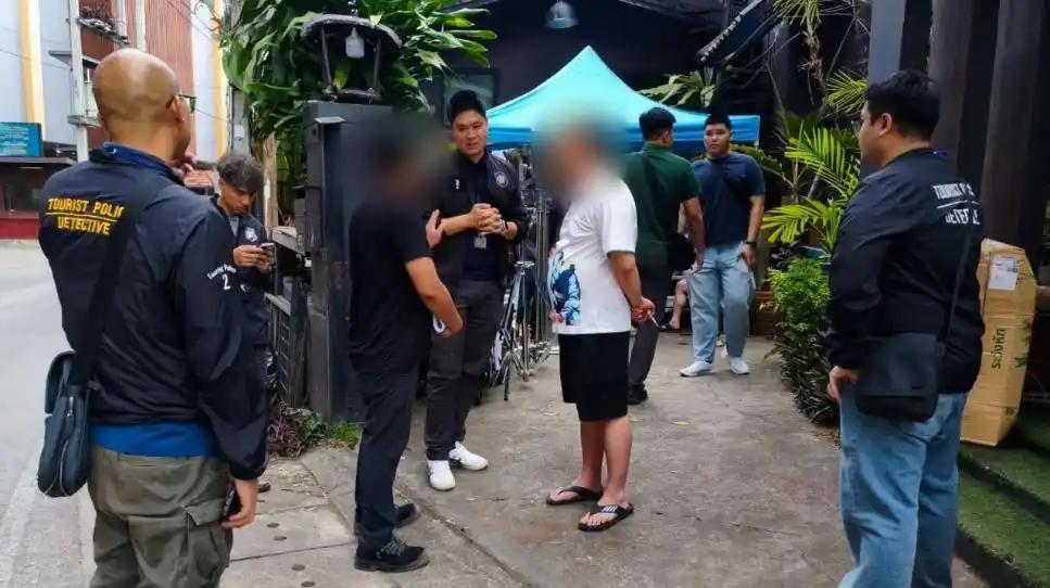 5月8日，一个中国短剧剧组在泰国清迈某县一处住宅内拍摄时被警察查处，8人被逮捕。