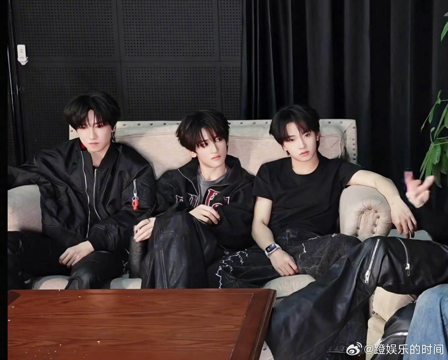 穆祉丞累得大喊邓佳鑫童禹坤 穆祉丞做任务累到喊“佳鑫 毛哥”，哭腔里全是“遭老罪