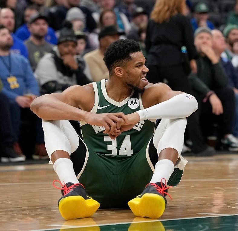 Marc Stein：雄鹿一直在告知各队，他们不会交易字母，他们不接受问价。于是