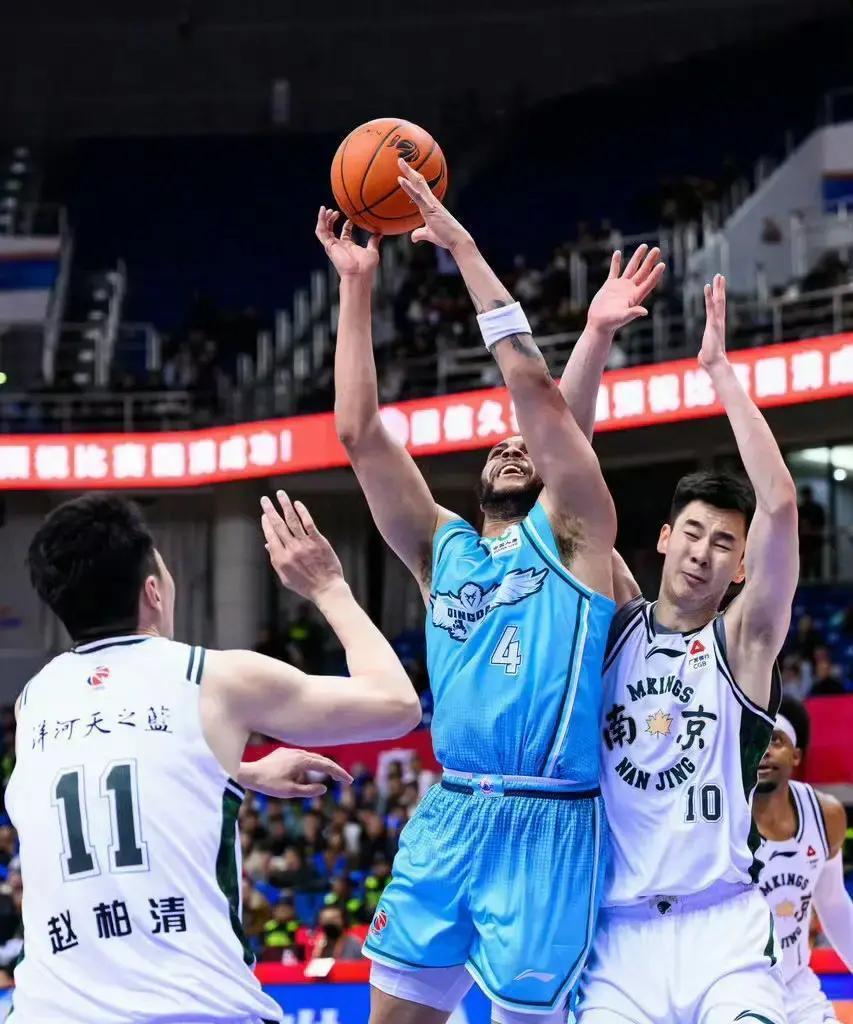 CBA新赛季刚开打没多久，青岛男篮就火力全开，直接干翻了来势汹汹的同曦队！这场球