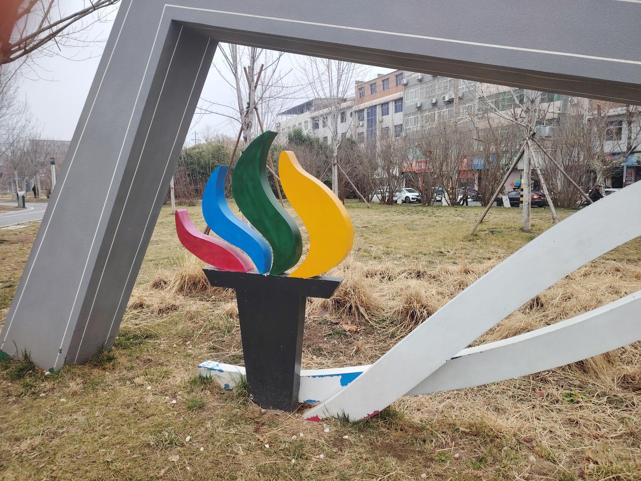 有的老师爱拖堂
校长批评还拖堂
拖堂老师这样想
拖堂是在把题讲
是为教学工作想