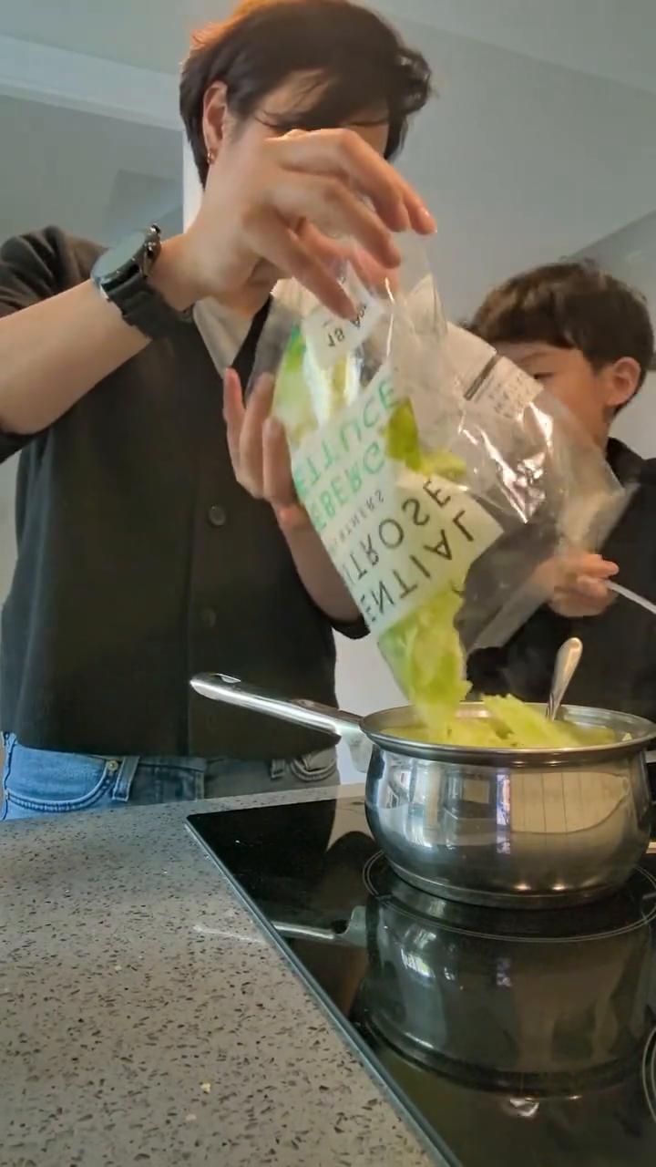 早做顿饭，像被打劫了一样。我洗碗去。
