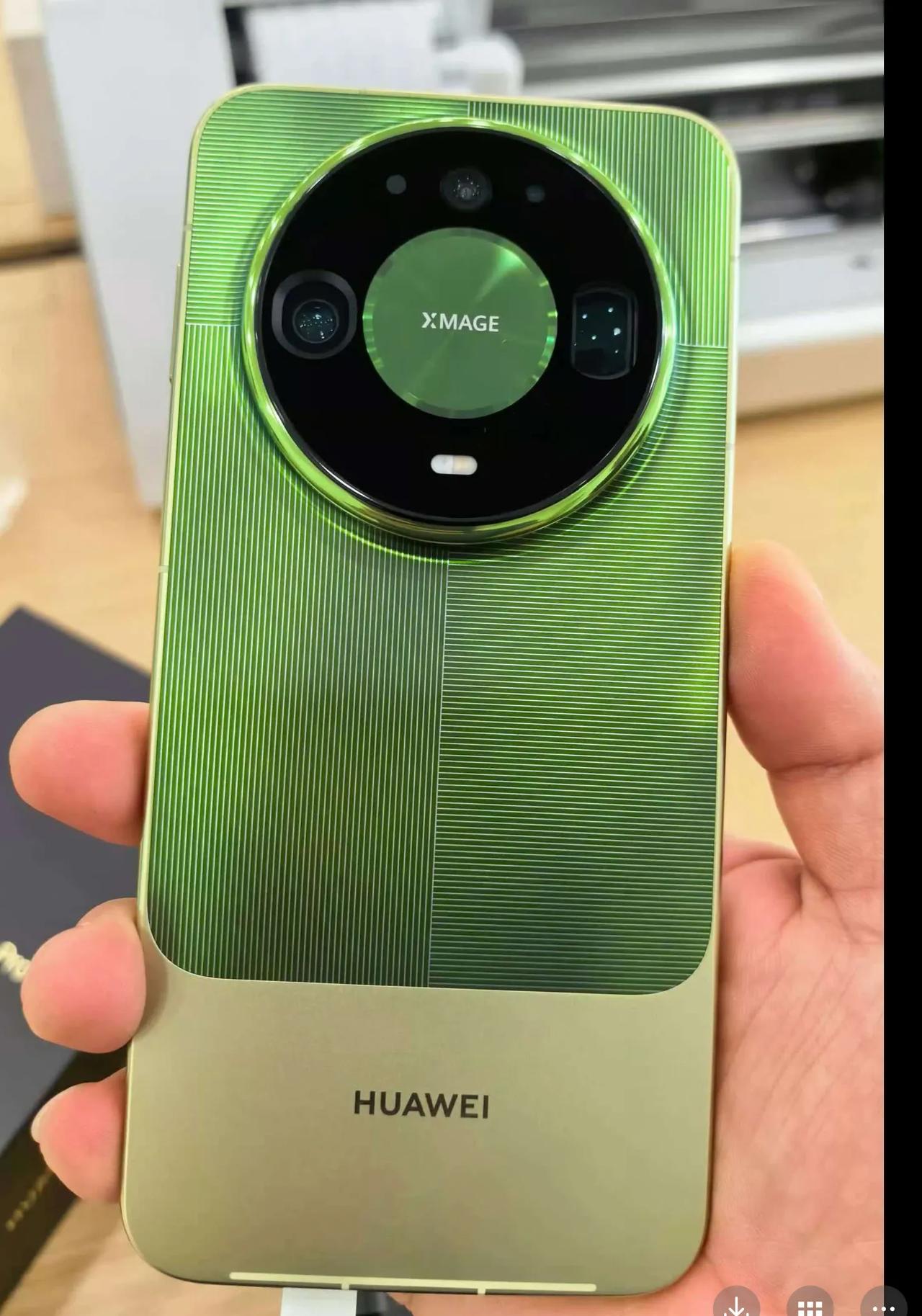 mate90真机实拍

图片来自网友。