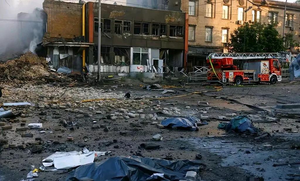 这一下乌克兰全国到处都要着火了，俄罗斯报道，现在开始，他们对乌克兰全境进行轰炸，