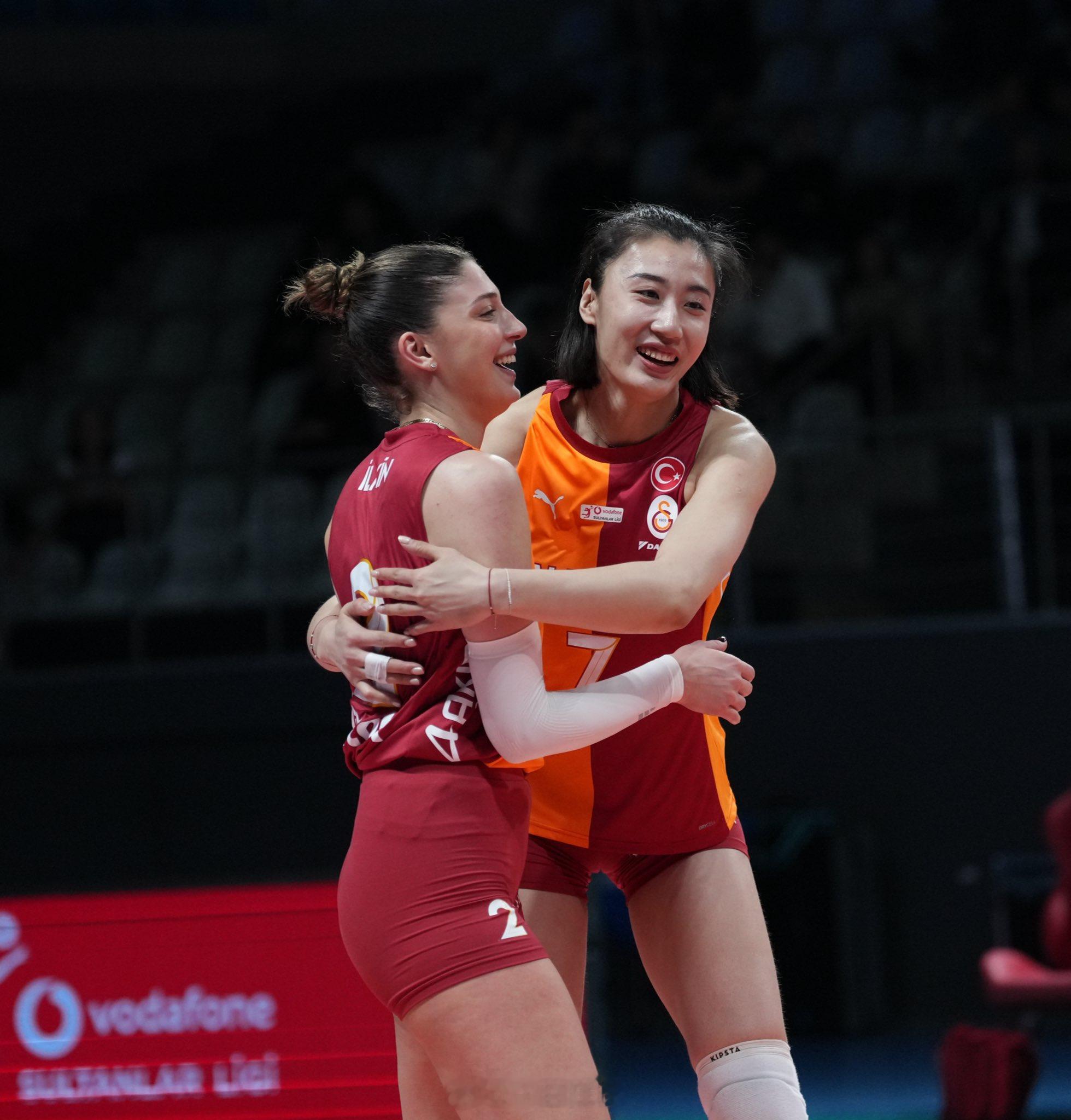 【王媛媛9分 加拉塔萨雷3比2土耳其航空】北京时间15日凌晨，2025-2026