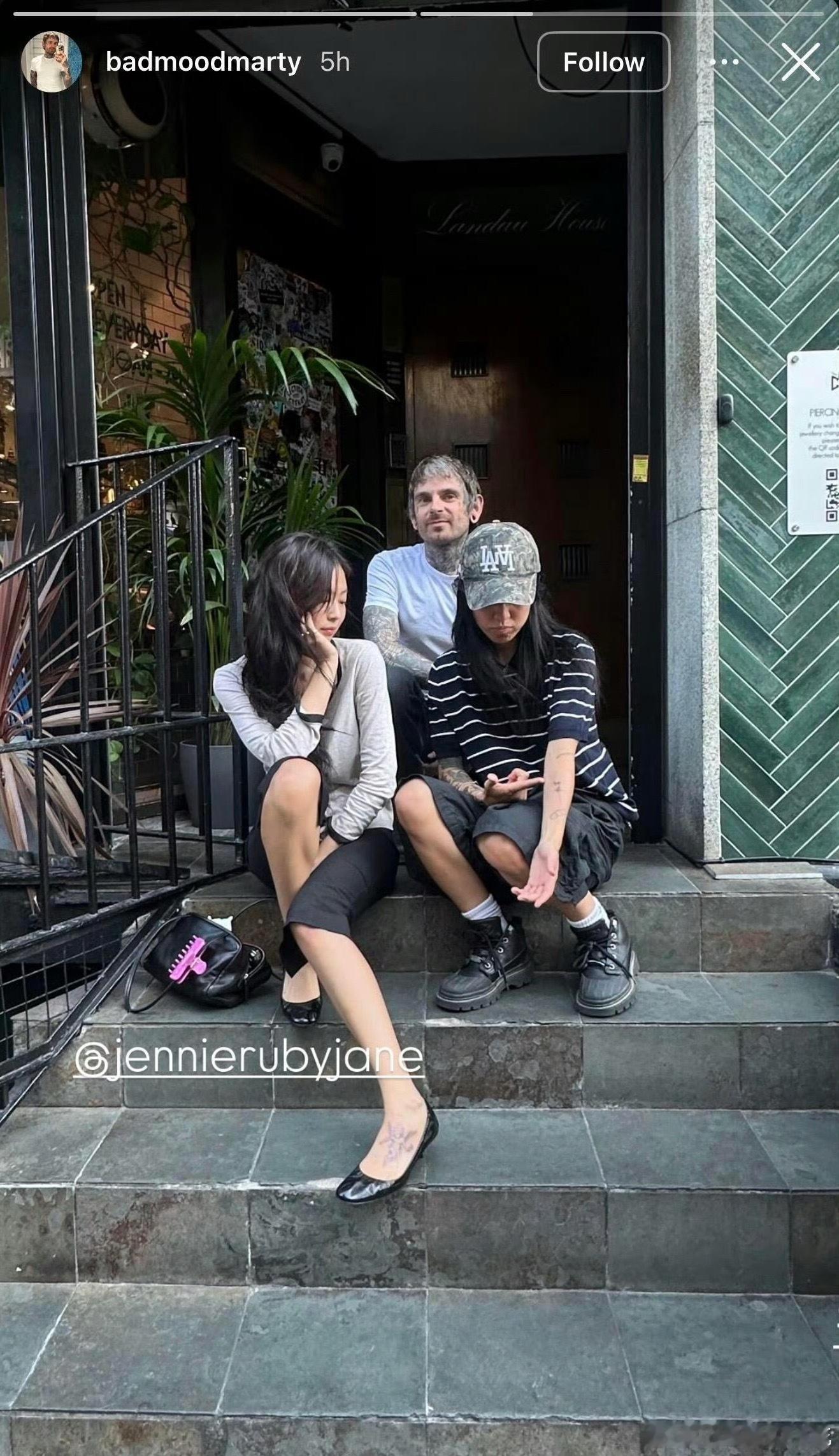 Jennie的纹身Jennie的纹身是小天使感觉非常符合她的气质 