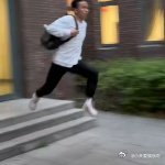 4月30日放学的你 放学那一刻连风都变温柔了，五一假期正式上线，准备开启快乐连击