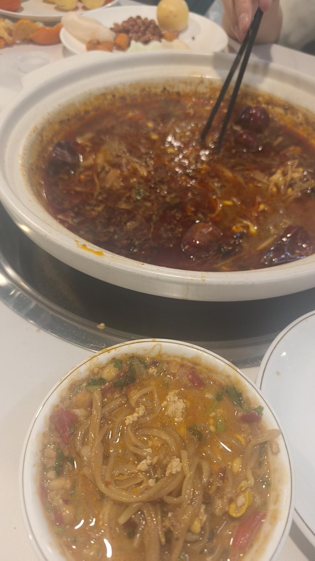 说说你对某个生活现象的见解，许多人都喜欢拍照打卡，其实是他们想记录……生活记录拍