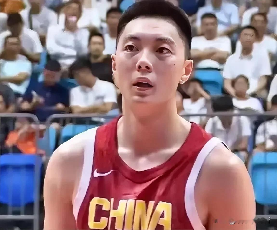 恭喜郭士强终于找到胡明轩的使用说明书。
前后两场判若两人，胡明轩在国家队大胜印度