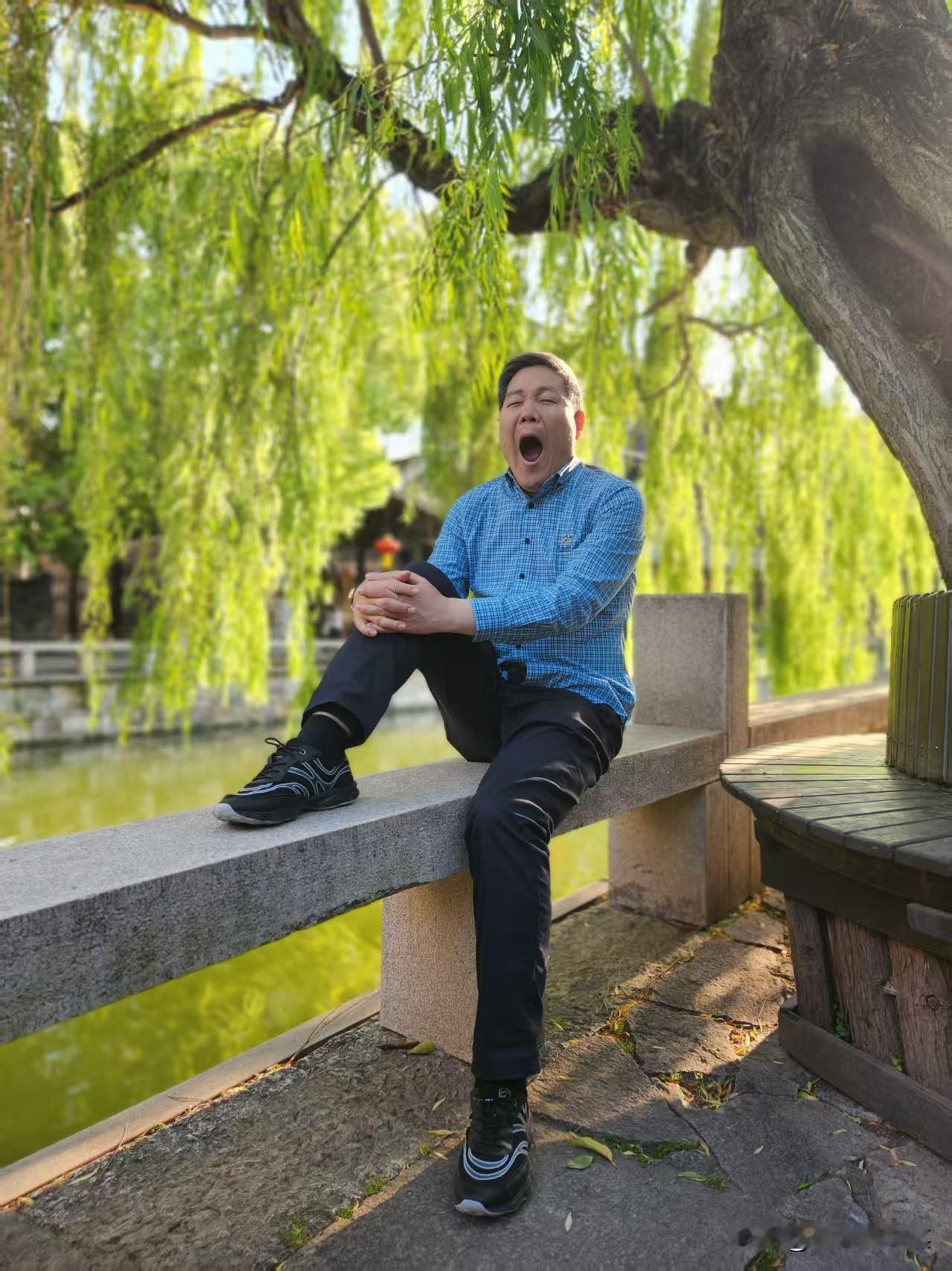 鹧鸪天·外感误治医案

于志国
 
执教先生遇外殃，
庸医妄进屏风方。
敛邪无汗