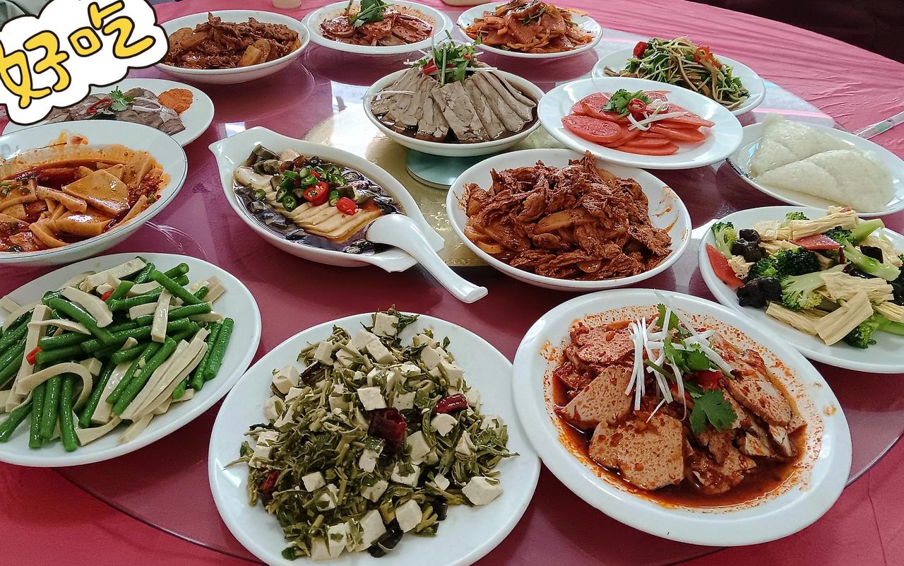 天气炎热，吃饭没味口，去吃农家乐，品种挺多的。